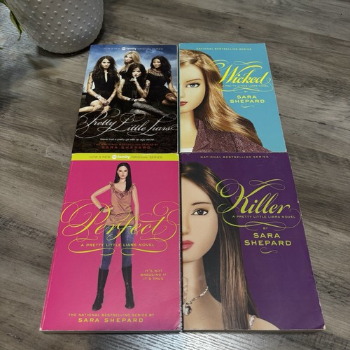 Pretty little liars book lot - book,